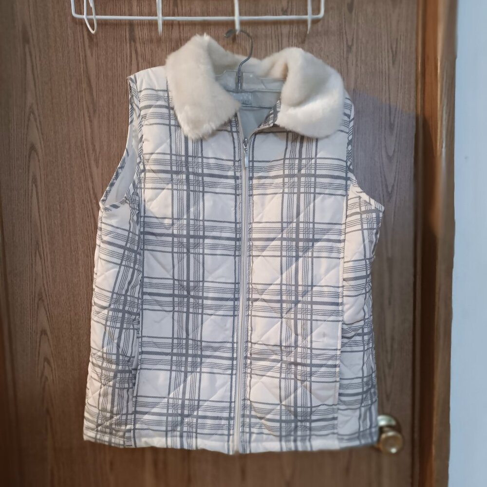 Carolyn Taylor Women's Gray-and-White Puffer Vest w/Faux Fur Collar, Size L